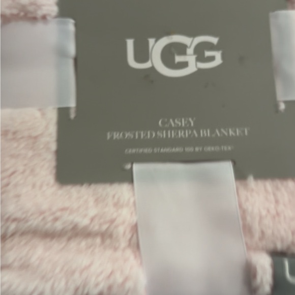 UGG Baby Casey Frosted Sherpa
Blanket-pink nwt 30”x40” - Picture 4 of 11